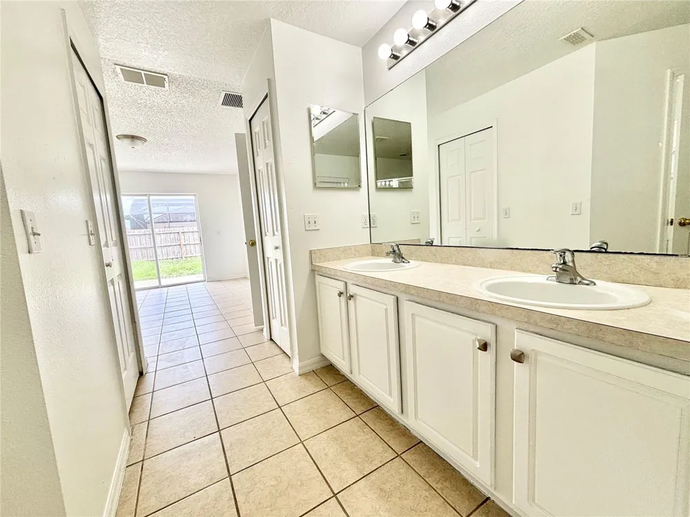 362 AYLESBURY COURT Kissimmee, FL 34758