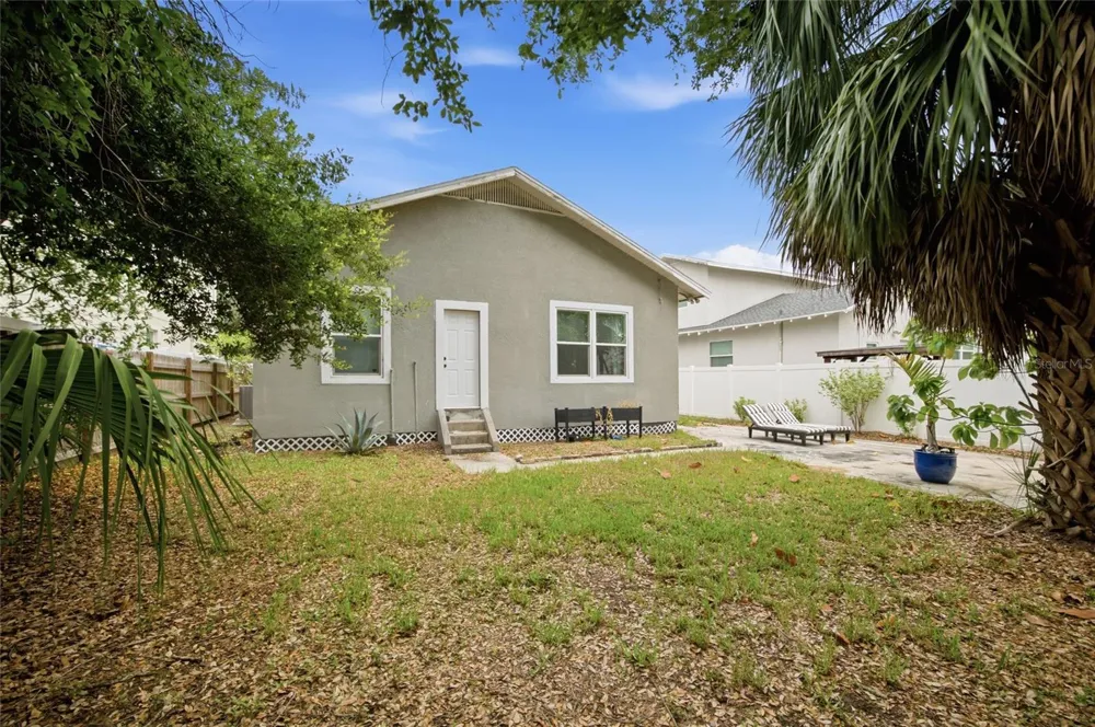 2132 W BEACH STREET Tampa, FL 33607