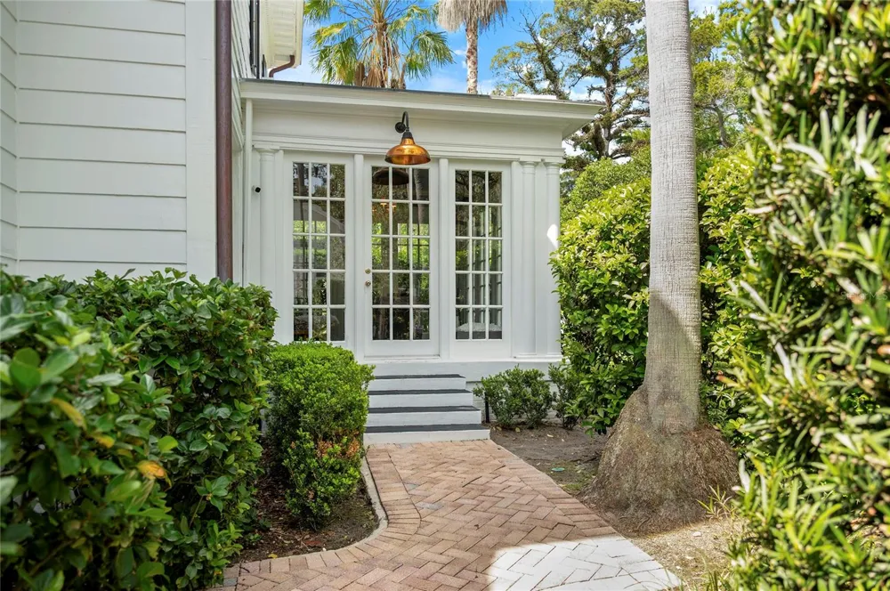 705 DELANEY AVENUE Orlando, FL 32801