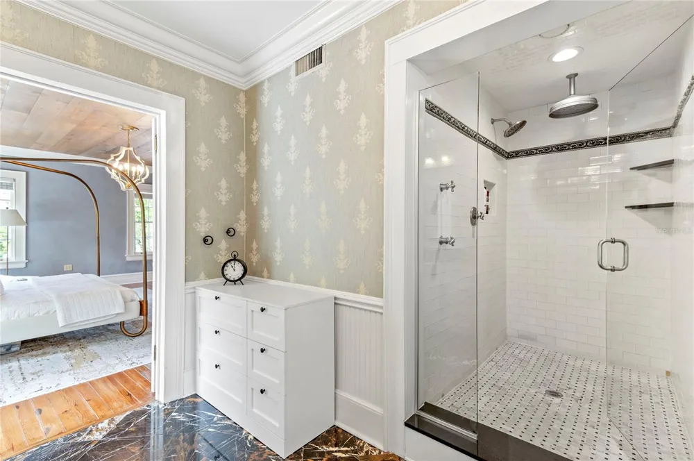 705 DELANEY AVENUE Orlando, FL 32801