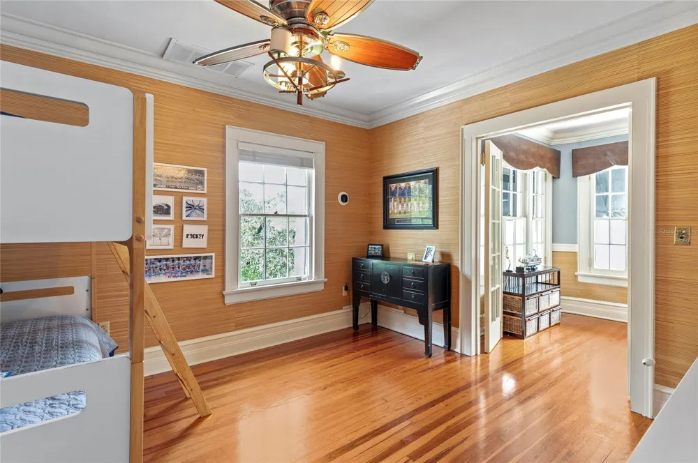 705 DELANEY AVENUE Orlando, FL 32801