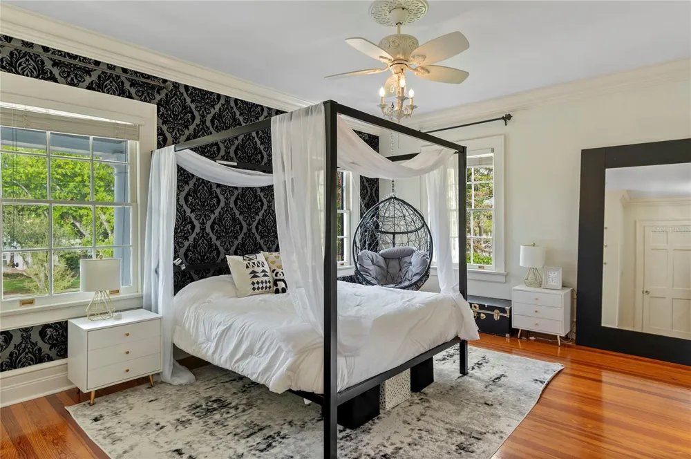 705 DELANEY AVENUE Orlando, FL 32801