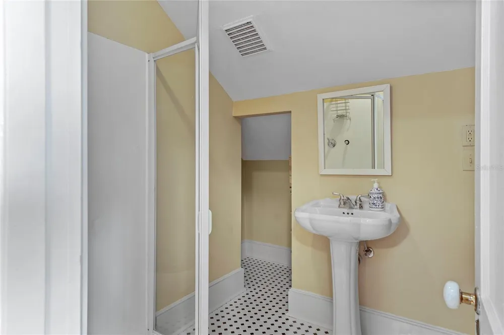 705 DELANEY AVENUE Orlando, FL 32801