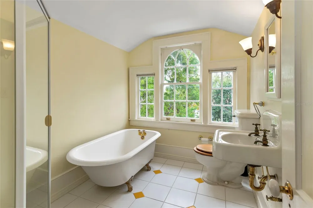 705 DELANEY AVENUE Orlando, FL 32801