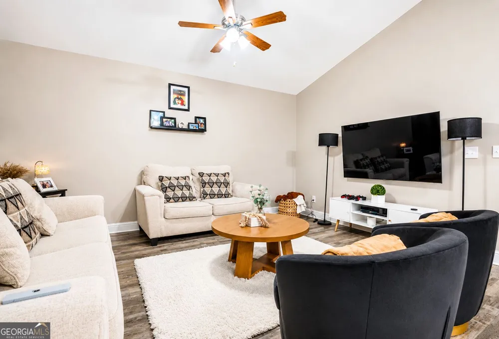 209 Roslyn CT Dalton, GA 30721