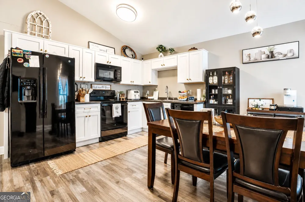 209 Roslyn CT Dalton, GA 30721