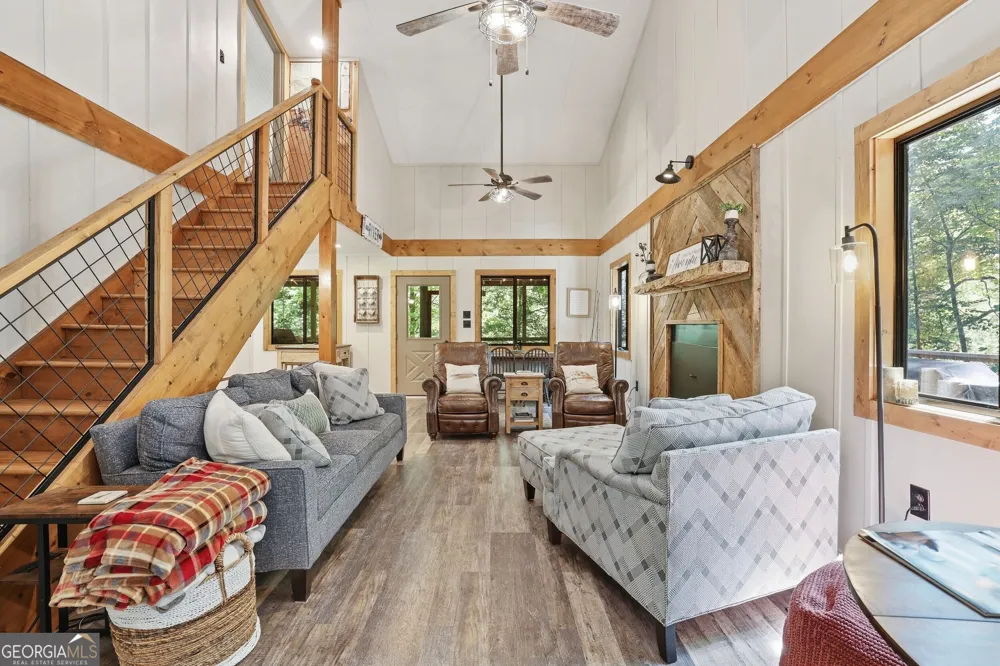 54 Dixon LN Clayton, GA 30525