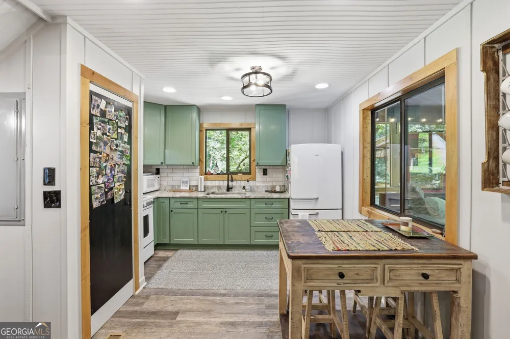 54 Dixon LN Clayton, GA 30525
