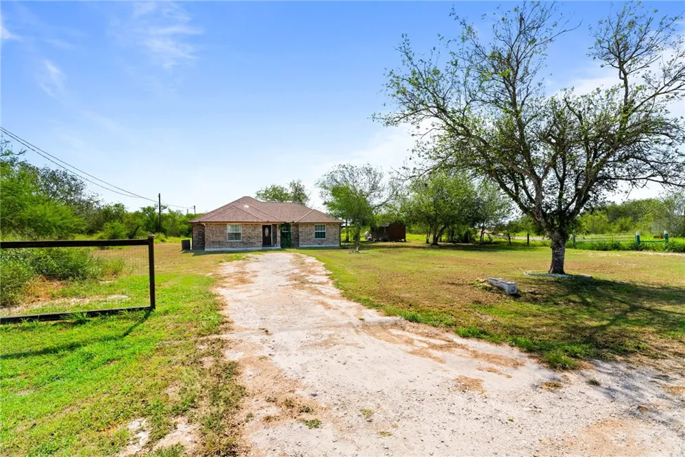 417 County Road 1341 Alice, TX 78332