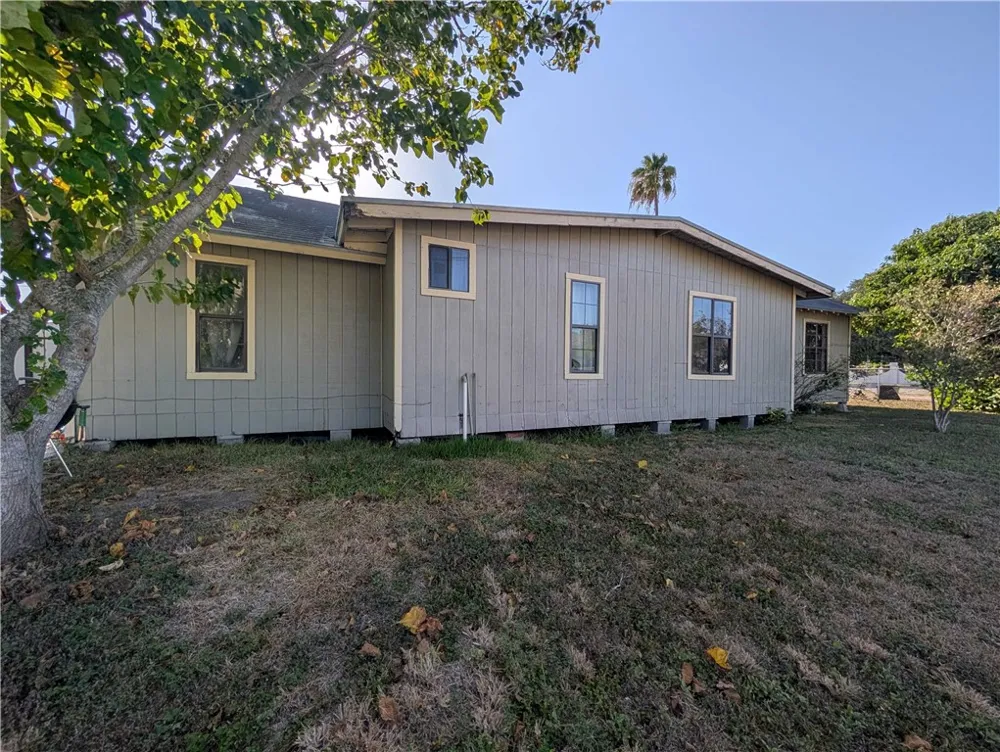331 E Henrietta Avenue Kingsville, TX 78363