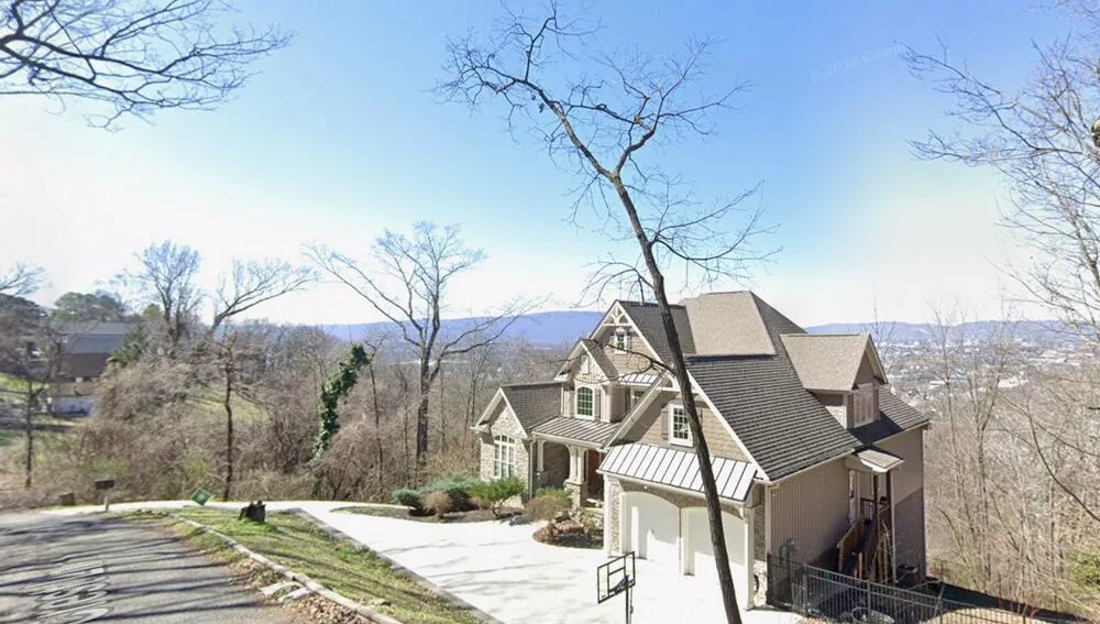 319 Mission Crest Lane Chattanooga, TN 37404