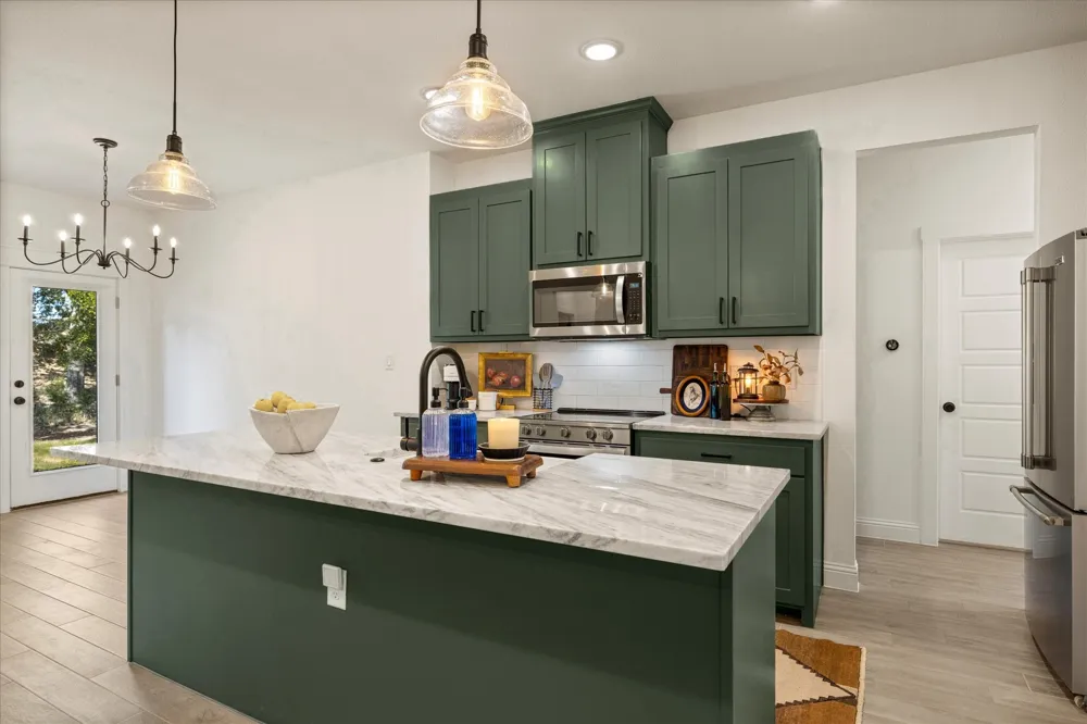 5507 Stonegate Circle Granbury, TX 76048