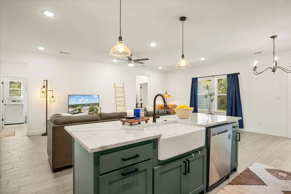 5507 Stonegate Circle Granbury, TX 76048