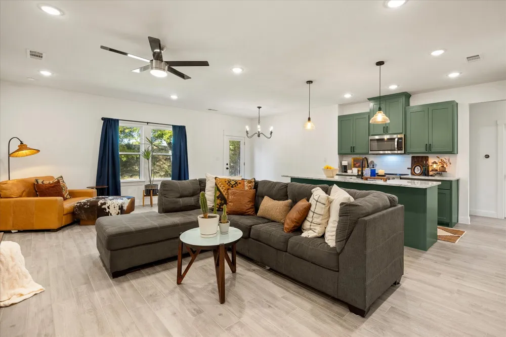 5507 Stonegate Circle Granbury, TX 76048