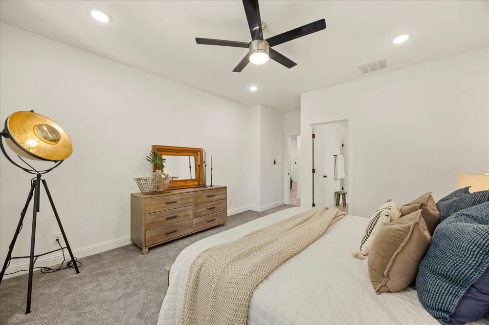 5507 Stonegate Circle Granbury, TX 76048