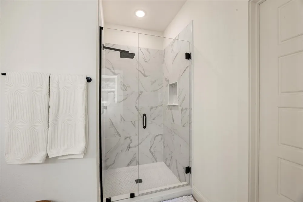 5507 Stonegate Circle Granbury, TX 76048