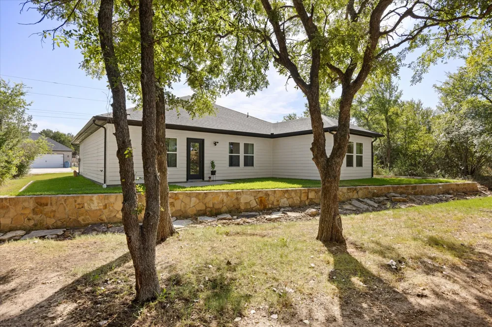 5507 Stonegate Circle Granbury, TX 76048