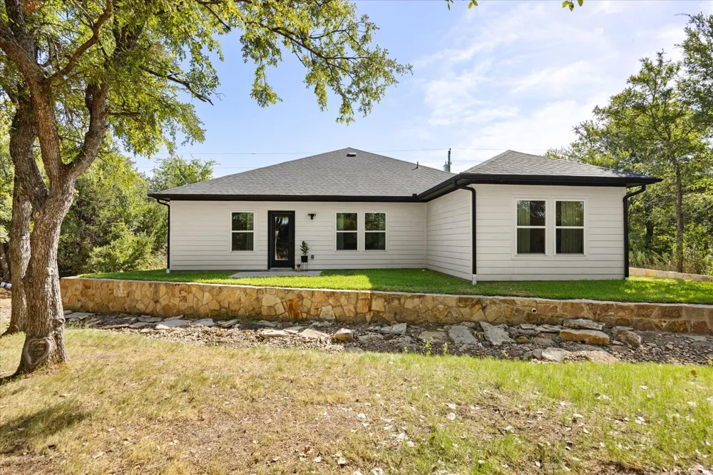 5507 Stonegate Circle Granbury, TX 76048