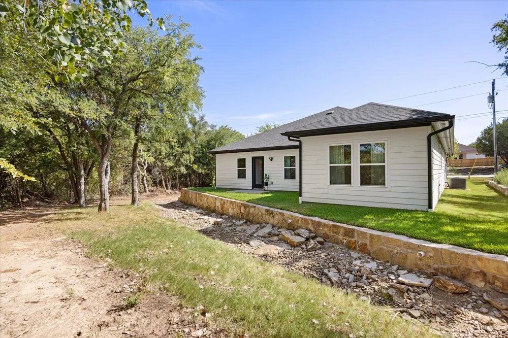 5507 Stonegate Circle Granbury, TX 76048