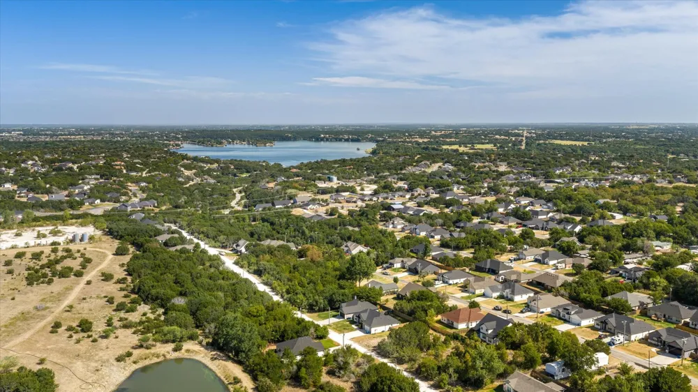 5507 Stonegate Circle Granbury, TX 76048
