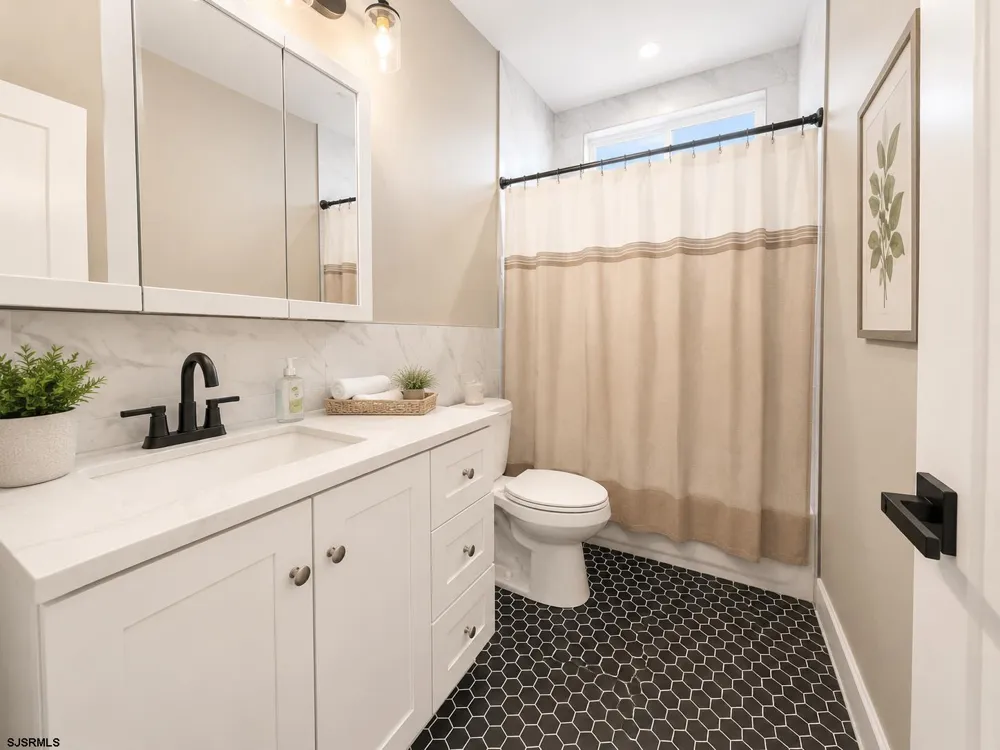 202 Palermo Ave Egg Harbor Township, NJ 08234