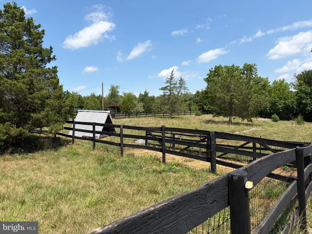 936 GUN BARREL RD White Post, VA 22663