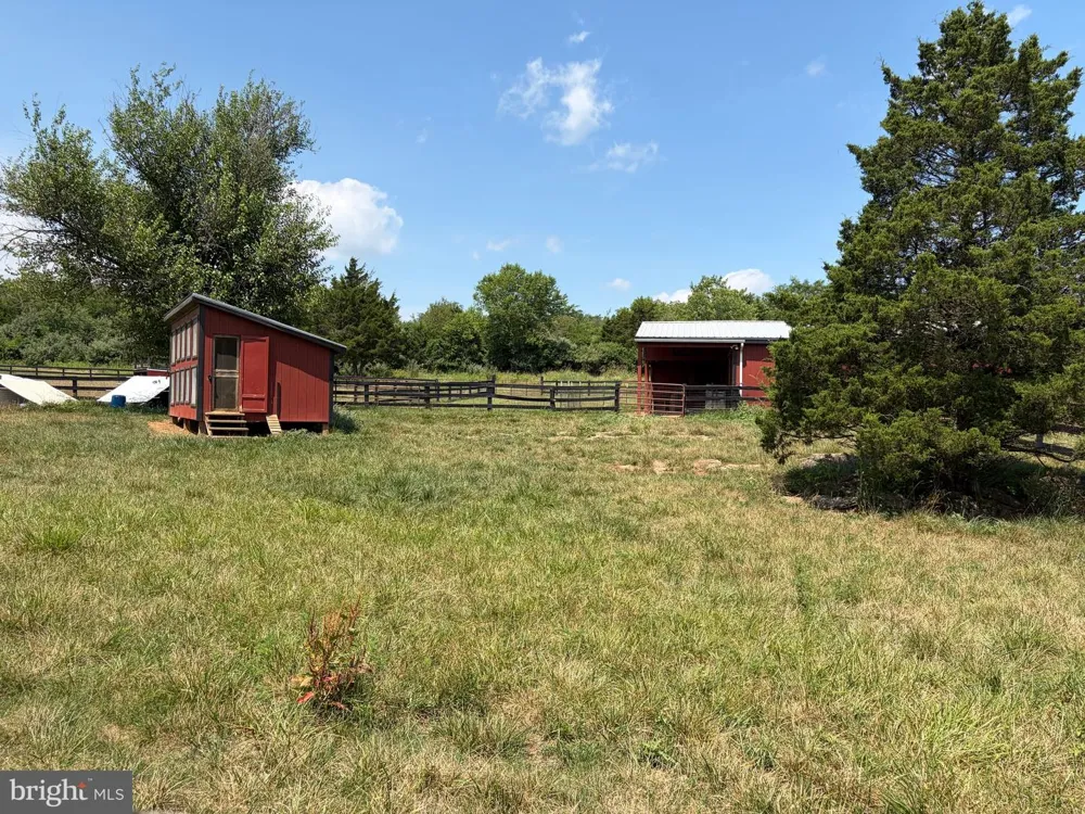 936 GUN BARREL RD White Post, VA 22663