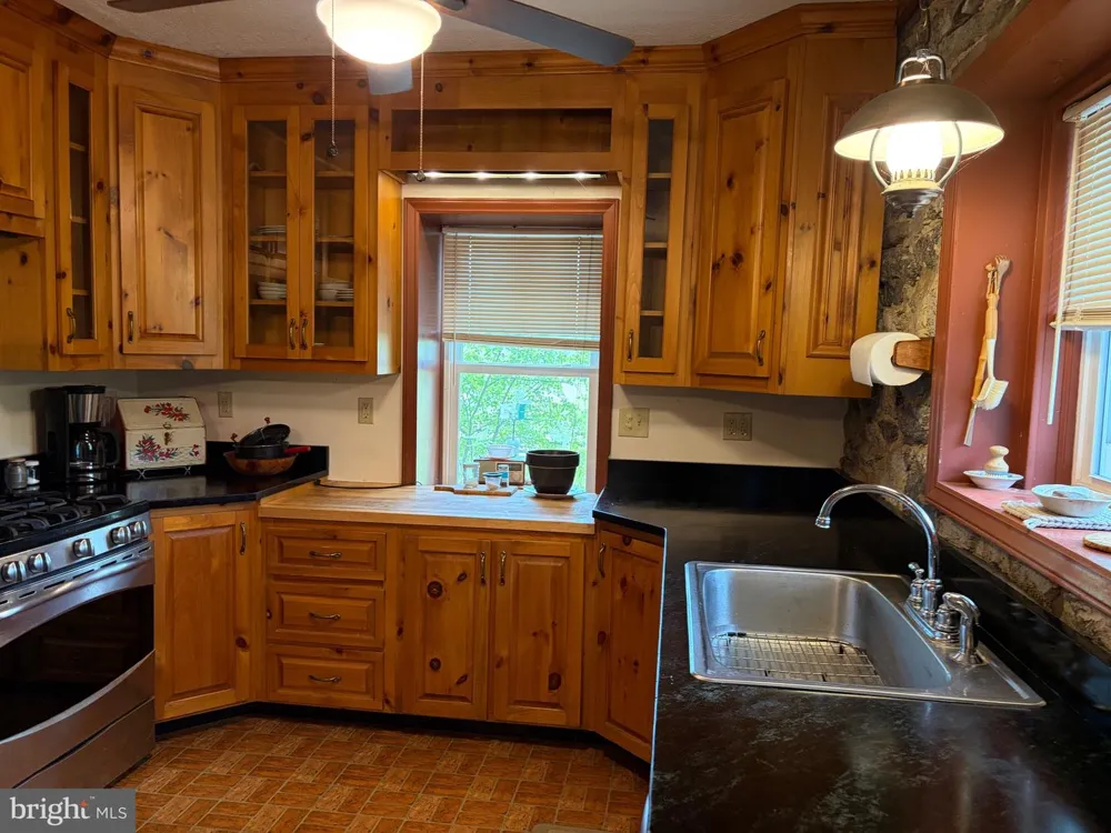 936 GUN BARREL RD White Post, VA 22663