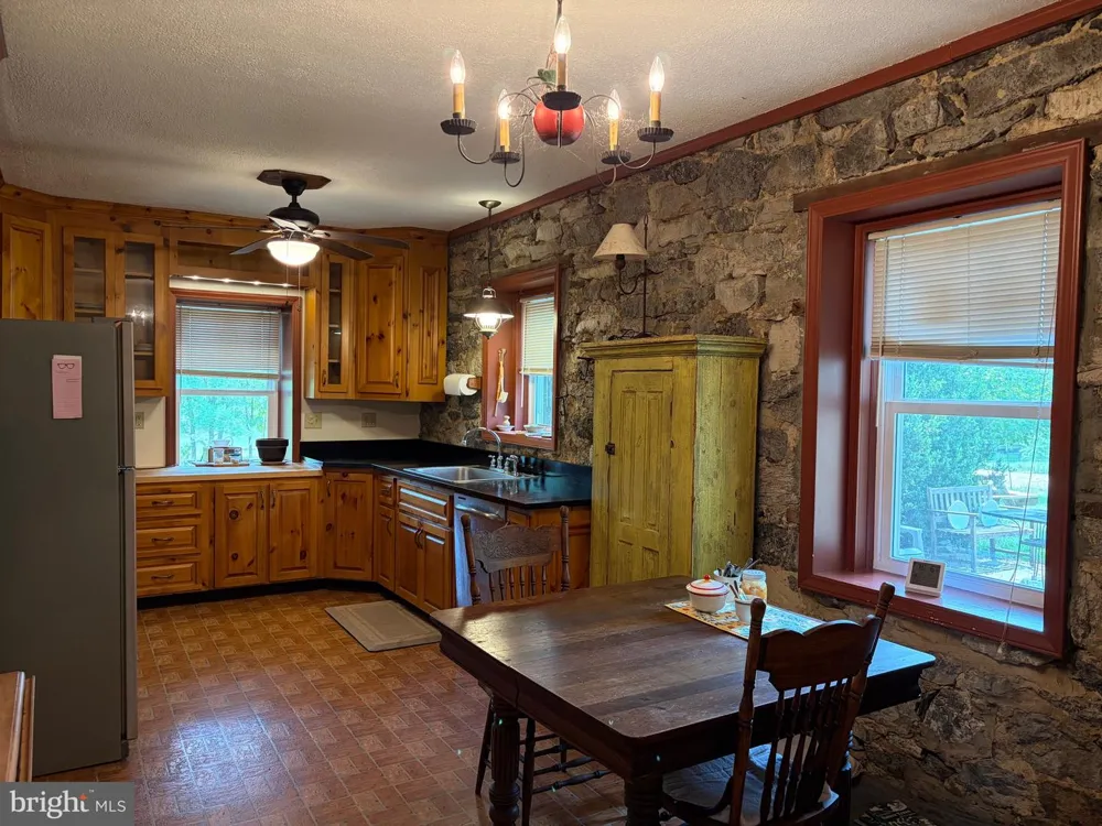 936 GUN BARREL RD White Post, VA 22663