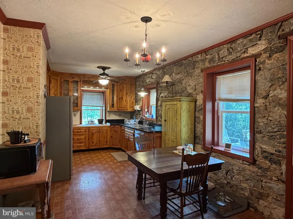 936 GUN BARREL RD White Post, VA 22663