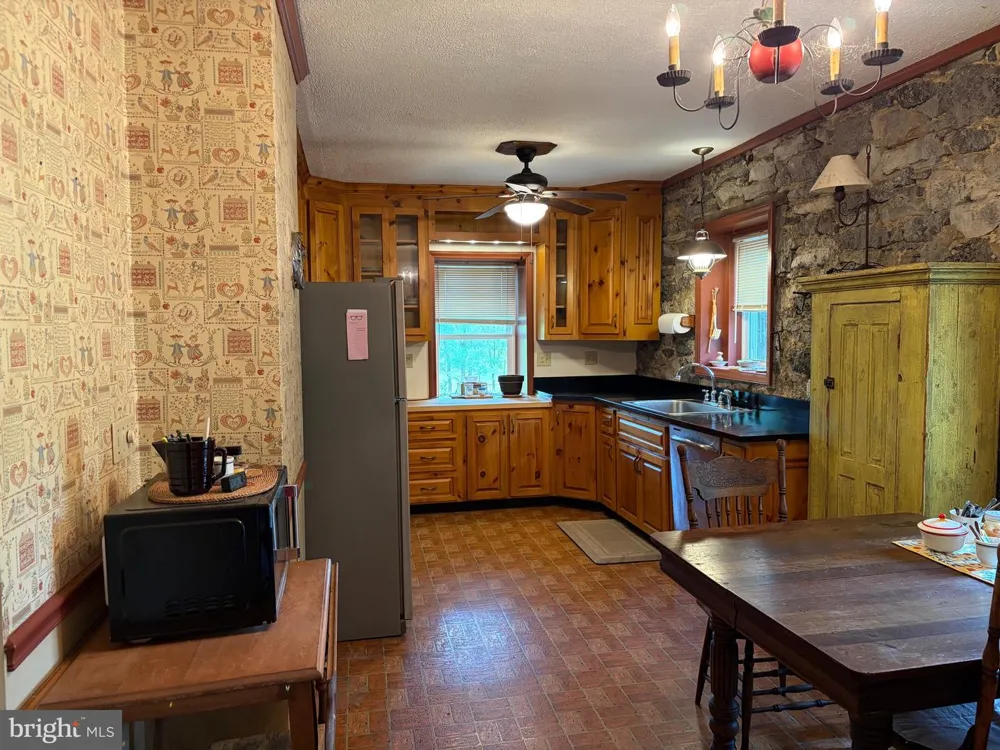 936 GUN BARREL RD White Post, VA 22663