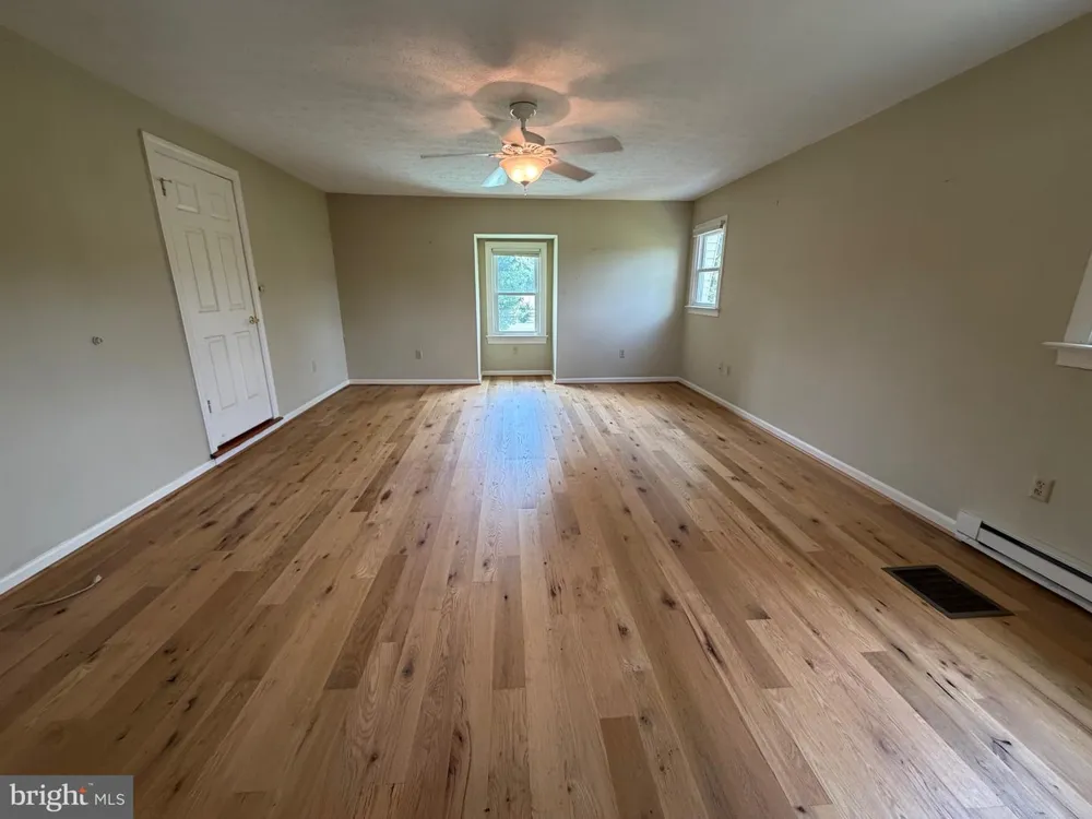 936 GUN BARREL RD White Post, VA 22663