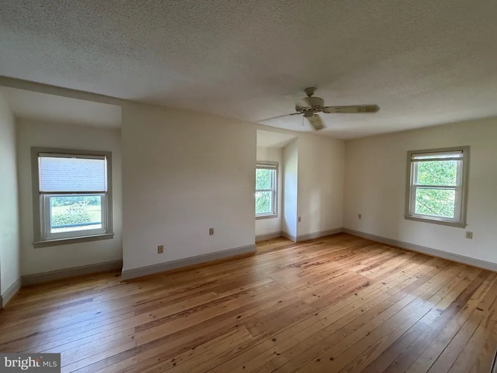 936 GUN BARREL RD White Post, VA 22663