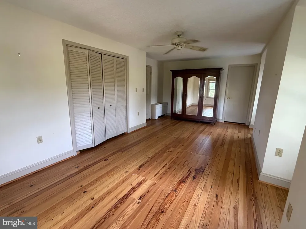 936 GUN BARREL RD White Post, VA 22663