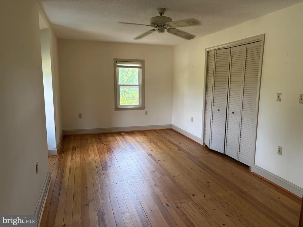 936 GUN BARREL RD White Post, VA 22663