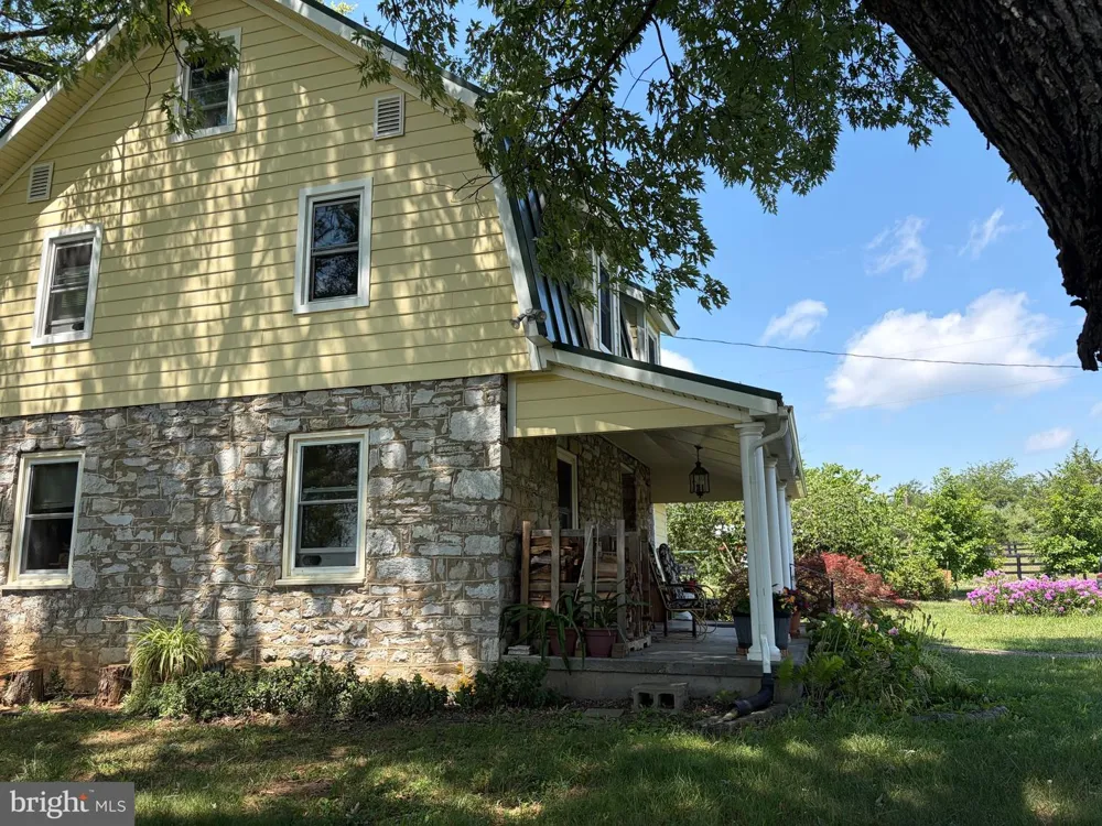 936 GUN BARREL RD White Post, VA 22663