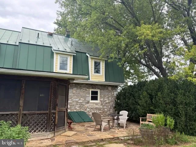 936 GUN BARREL RD White Post, VA 22663