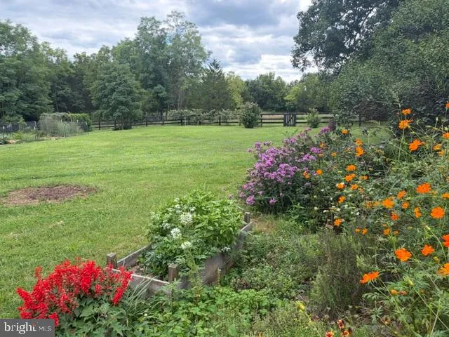 936 GUN BARREL RD White Post, VA 22663