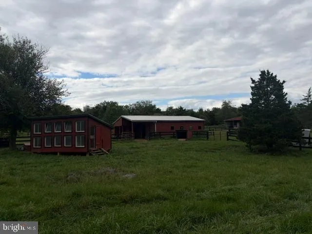 936 GUN BARREL RD White Post, VA 22663