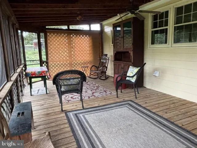 936 GUN BARREL RD White Post, VA 22663