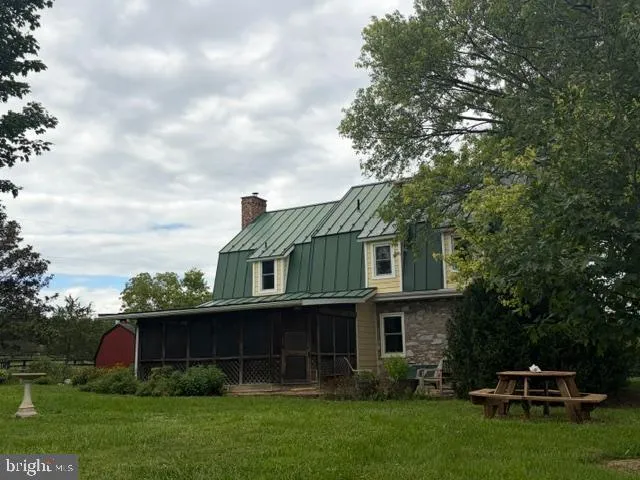 936 GUN BARREL RD White Post, VA 22663