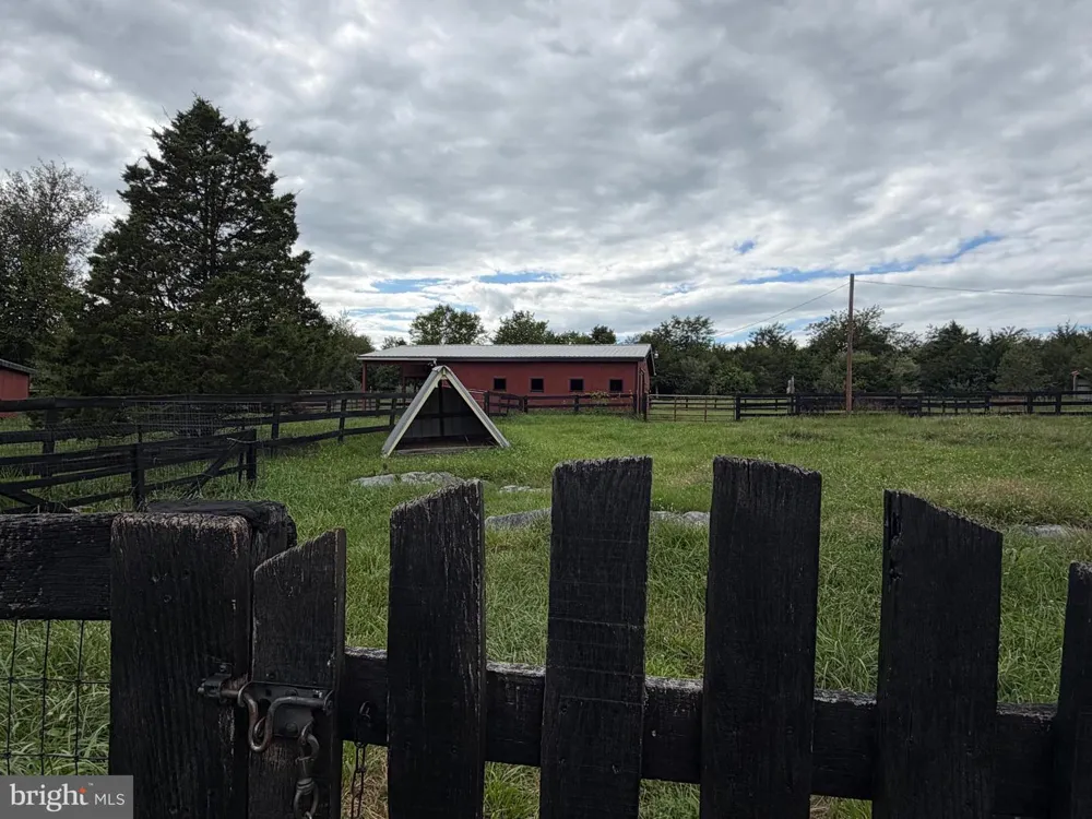936 GUN BARREL RD White Post, VA 22663