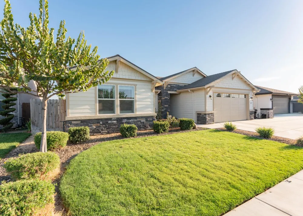 1593 W Date Avenue Porterville, CA 93257