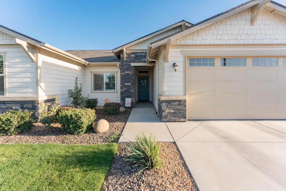 1593 W Date Avenue Porterville, CA 93257