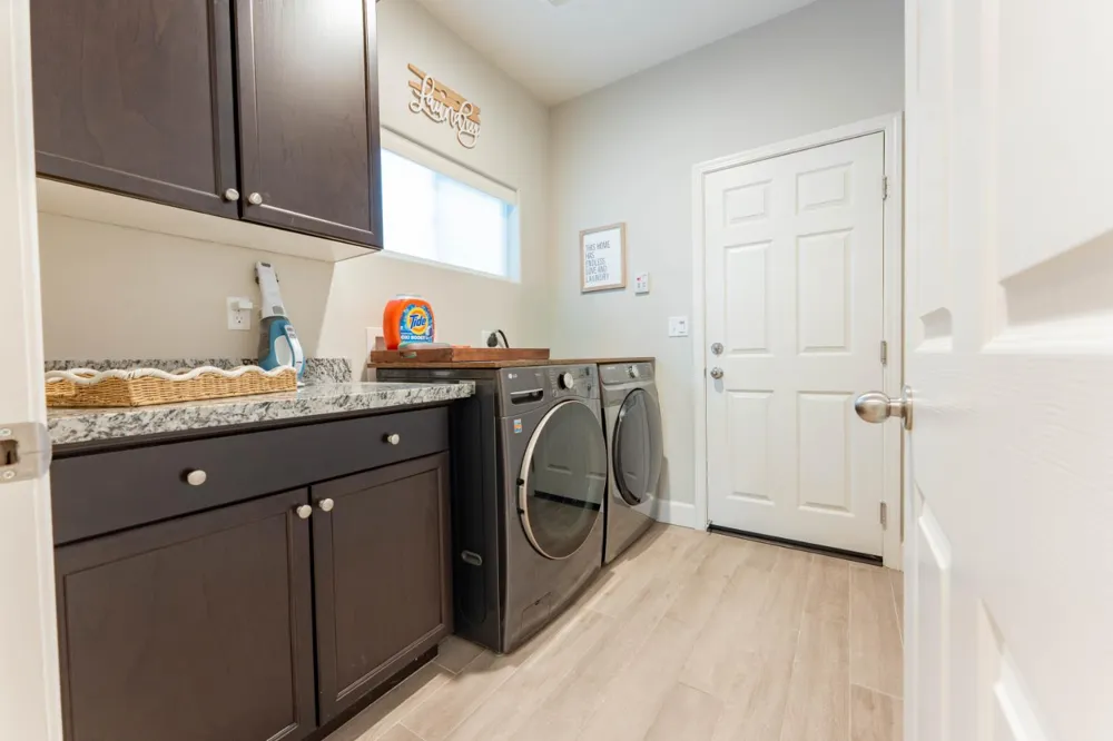 1593 W Date Avenue Porterville, CA 93257
