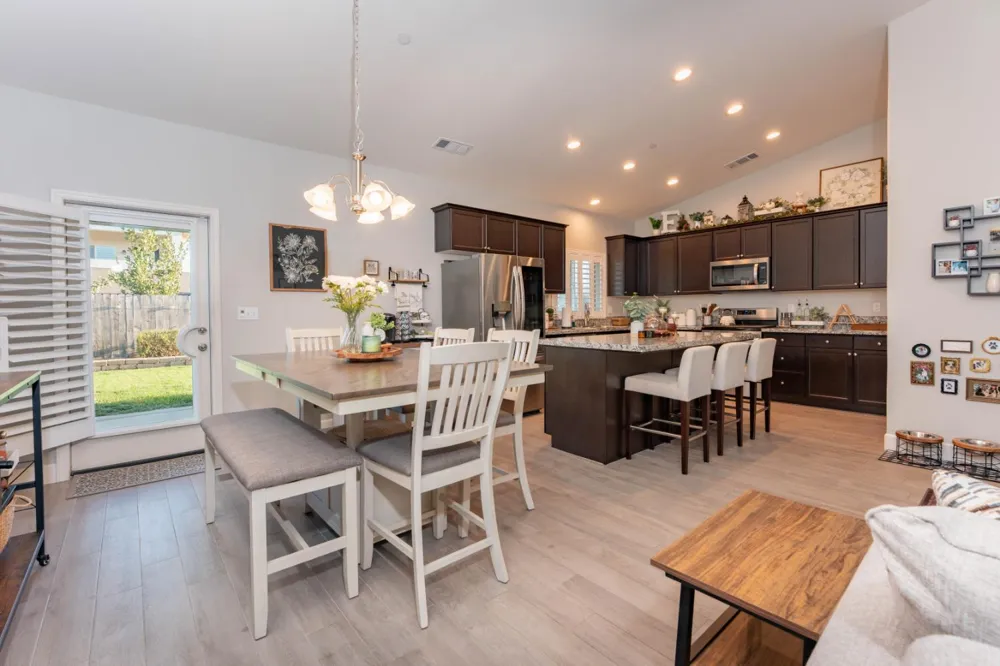 1593 W Date Avenue Porterville, CA 93257