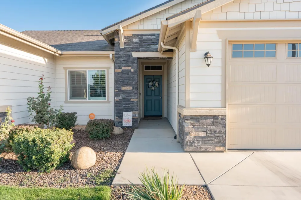 1593 W Date Avenue Porterville, CA 93257