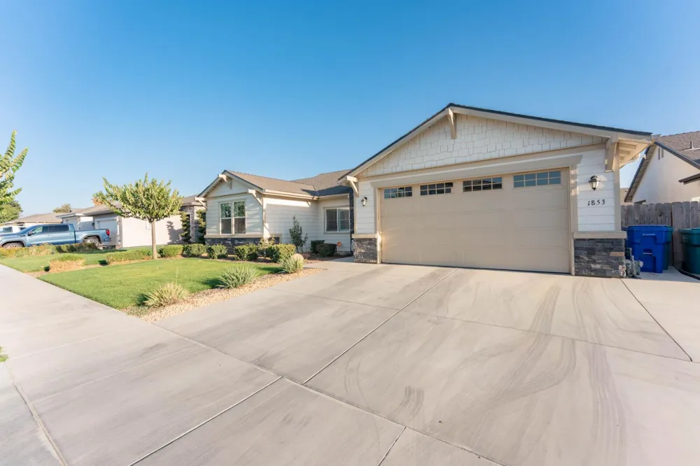 1593 W Date Avenue Porterville, CA 93257