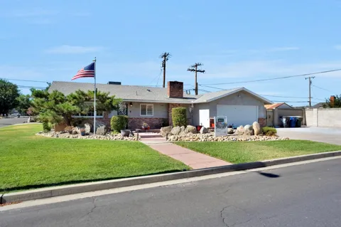805 W Mulberry Drive