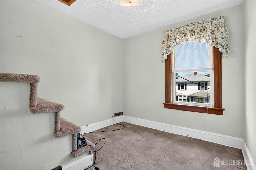 33 Burnet Street Avenel, NJ 07001